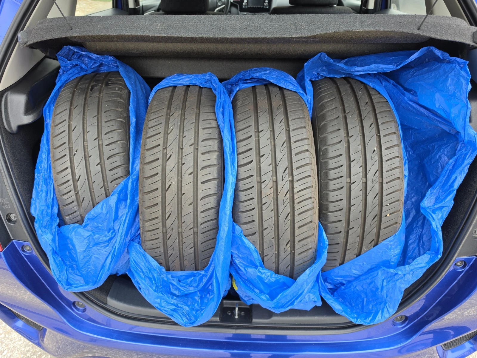 Honda Jazz 1.3i-VTEC City Brake, 2 комплекта гуми, ЕВРО 6 , снимка 16 - Автомобили и джипове - 54209402