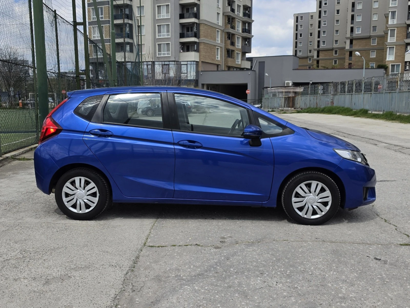 Honda Jazz 1.3i-VTEC City Brake, 2 комплекта гуми, ЕВРО 6 , снимка 4 - Автомобили и джипове - 54209402