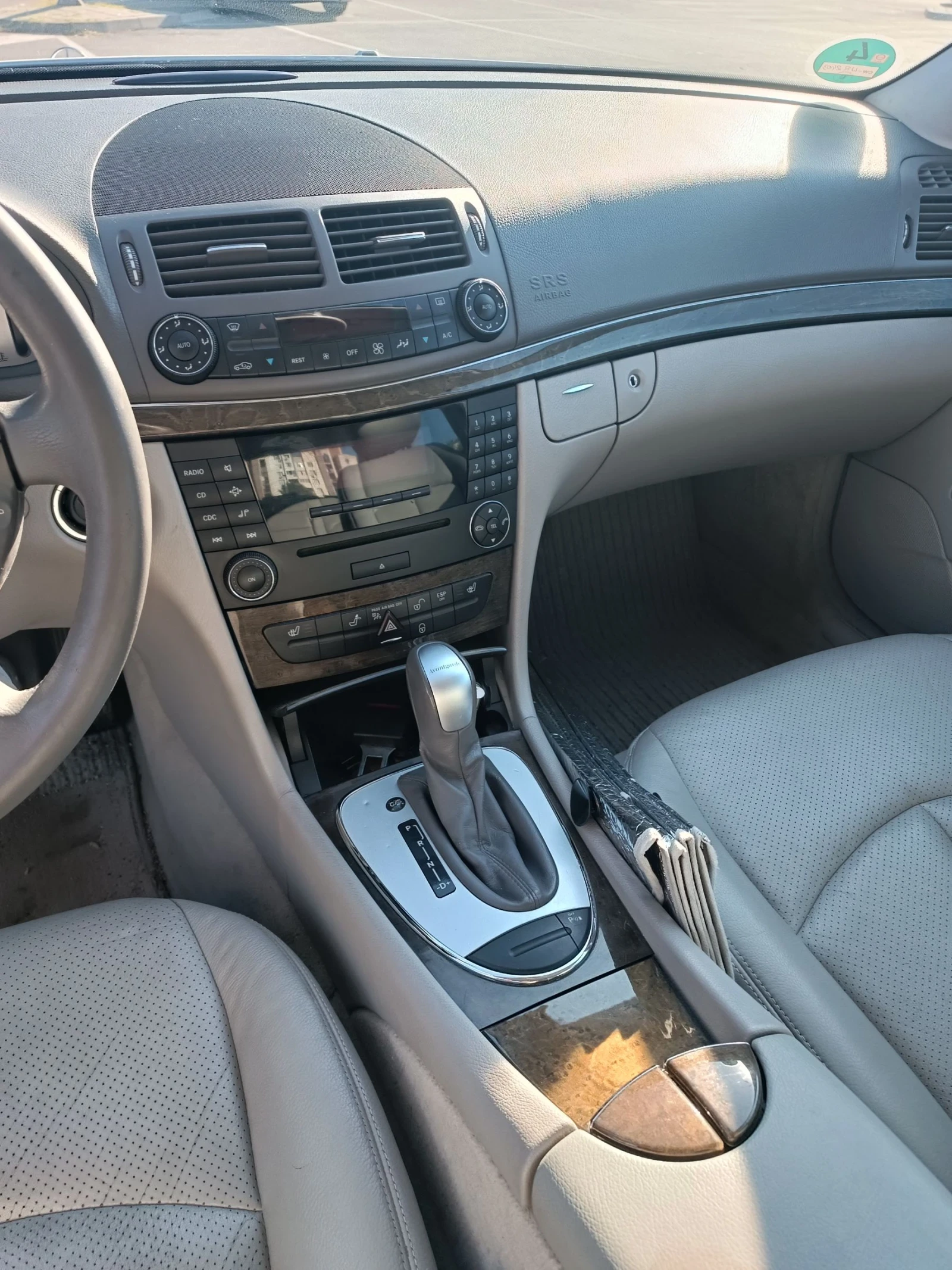 Mercedes-Benz E 320, снимка 8 - Автомобили и джипове - 55448376