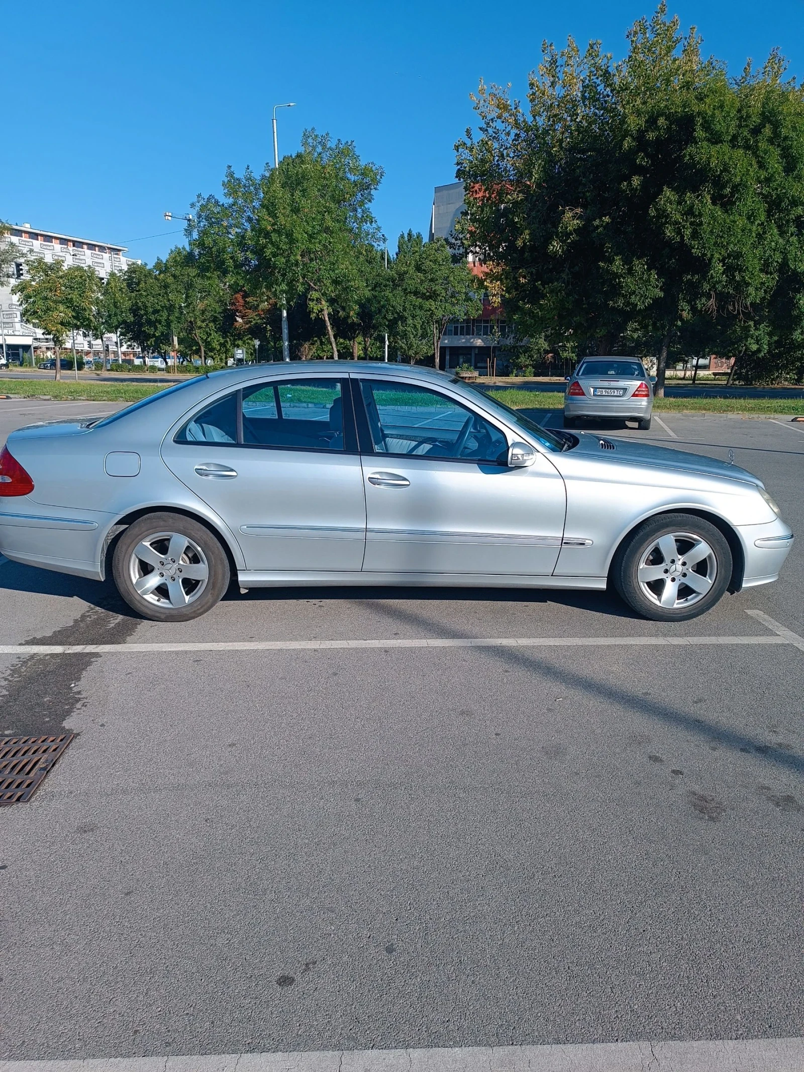 Mercedes-Benz E 320, снимка 2 - Автомобили и джипове - 55448376