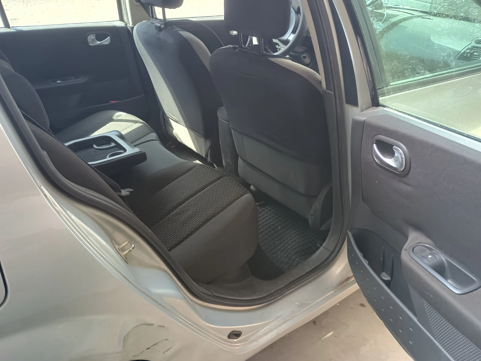Renault Megane, снимка 7 - Автомобили и джипове - 55555960