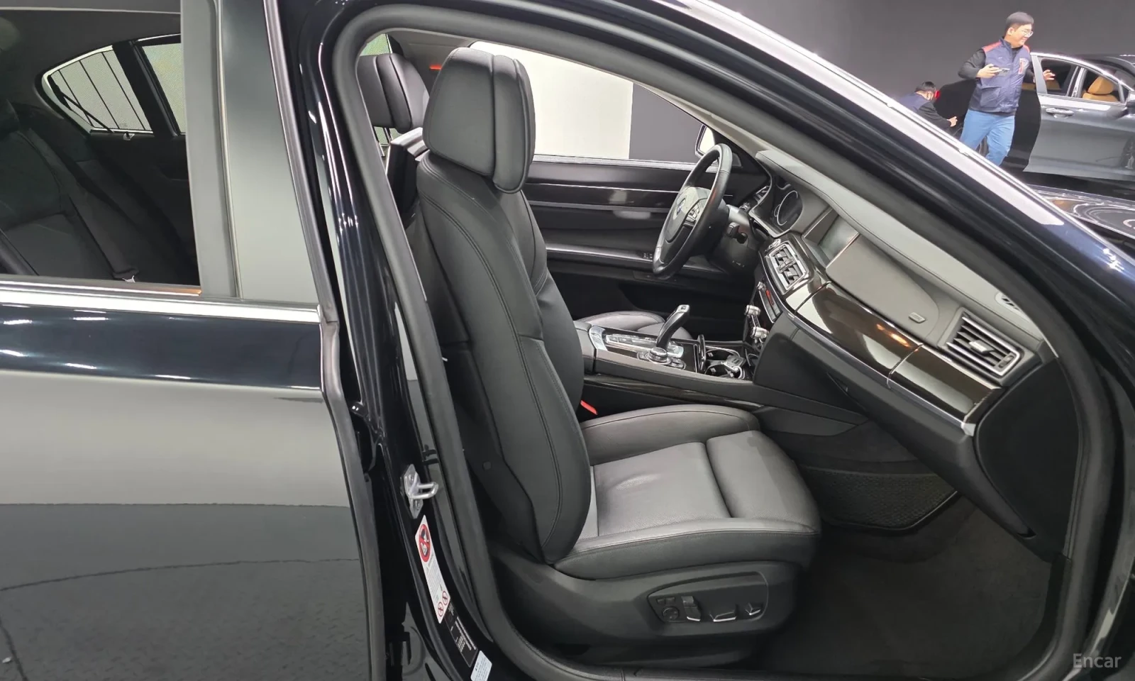 BMW 750 MONITORI\REALNI KM, снимка 12 - Автомобили и джипове - 55571642