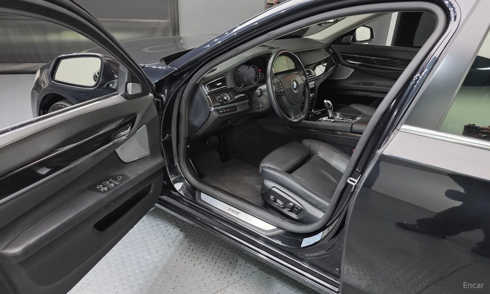 BMW 750 MONITORI\REALNI KM, снимка 10 - Автомобили и джипове - 55571642