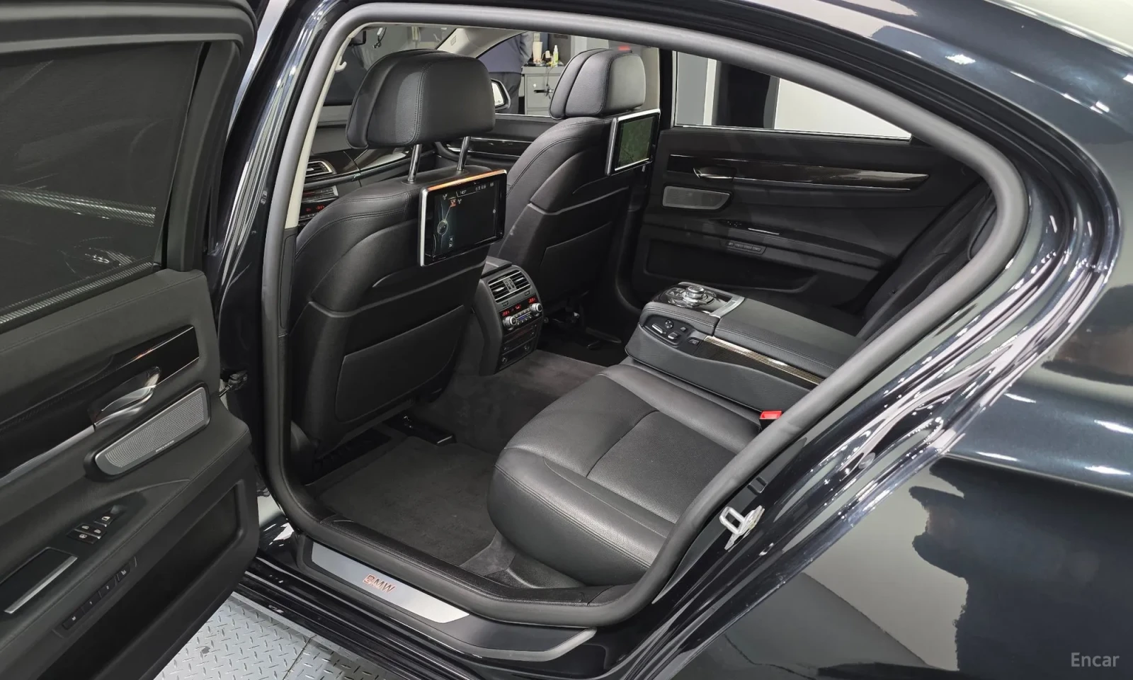 BMW 750 MONITORI\REALNI KM, снимка 11 - Автомобили и джипове - 55571642