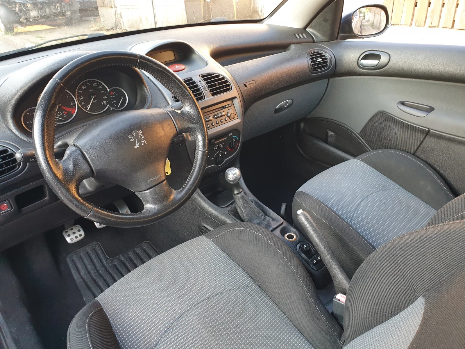 Peugeot 206 1.6i, снимка 9 - Автомобили и джипове - 55643804