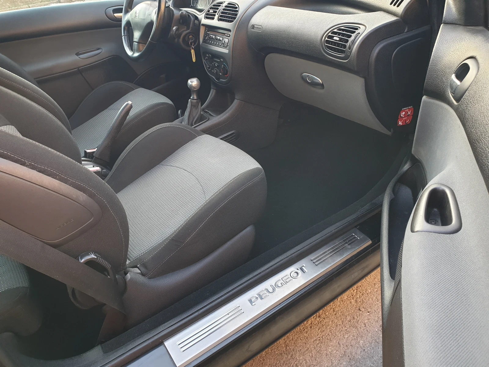 Peugeot 206 1.6i, снимка 13 - Автомобили и джипове - 55643804
