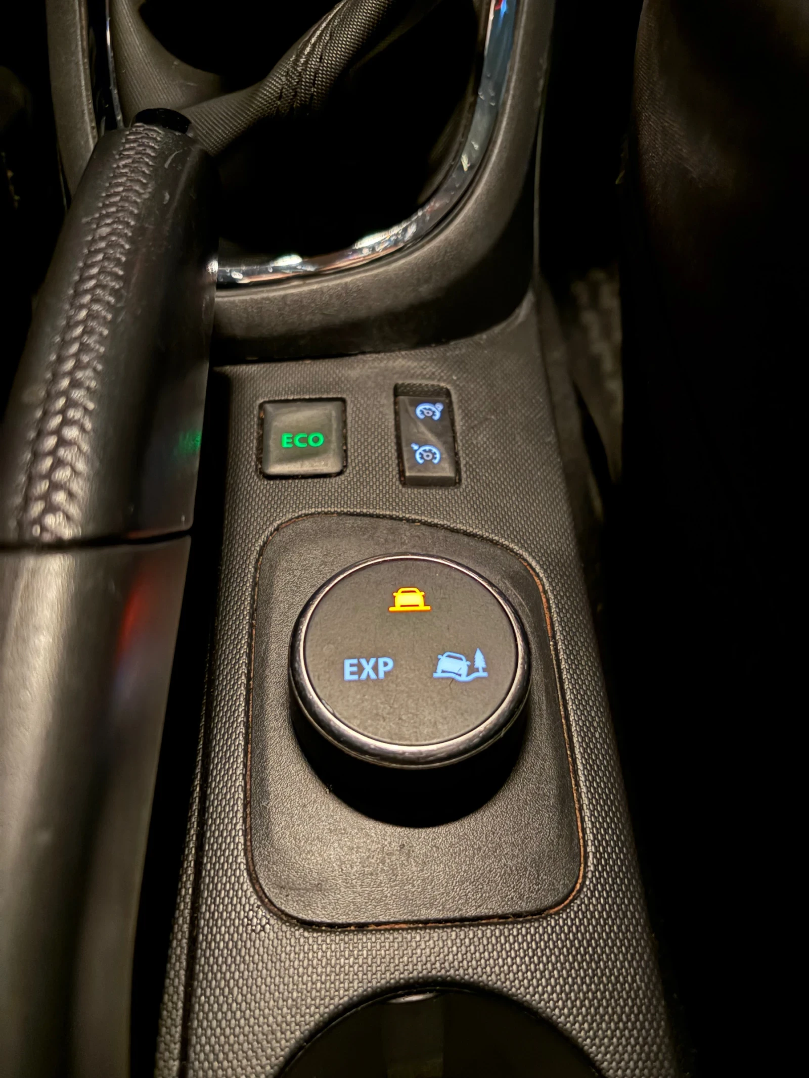 Renault Captur 1.5 dCI, снимка 11 - Автомобили и джипове - 55691123