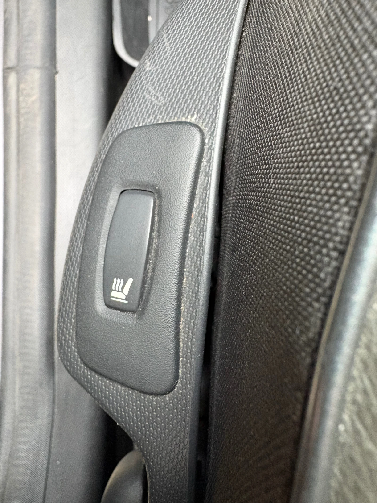 Renault Captur 1.5 dCI, снимка 11 - Автомобили и джипове - 56076620