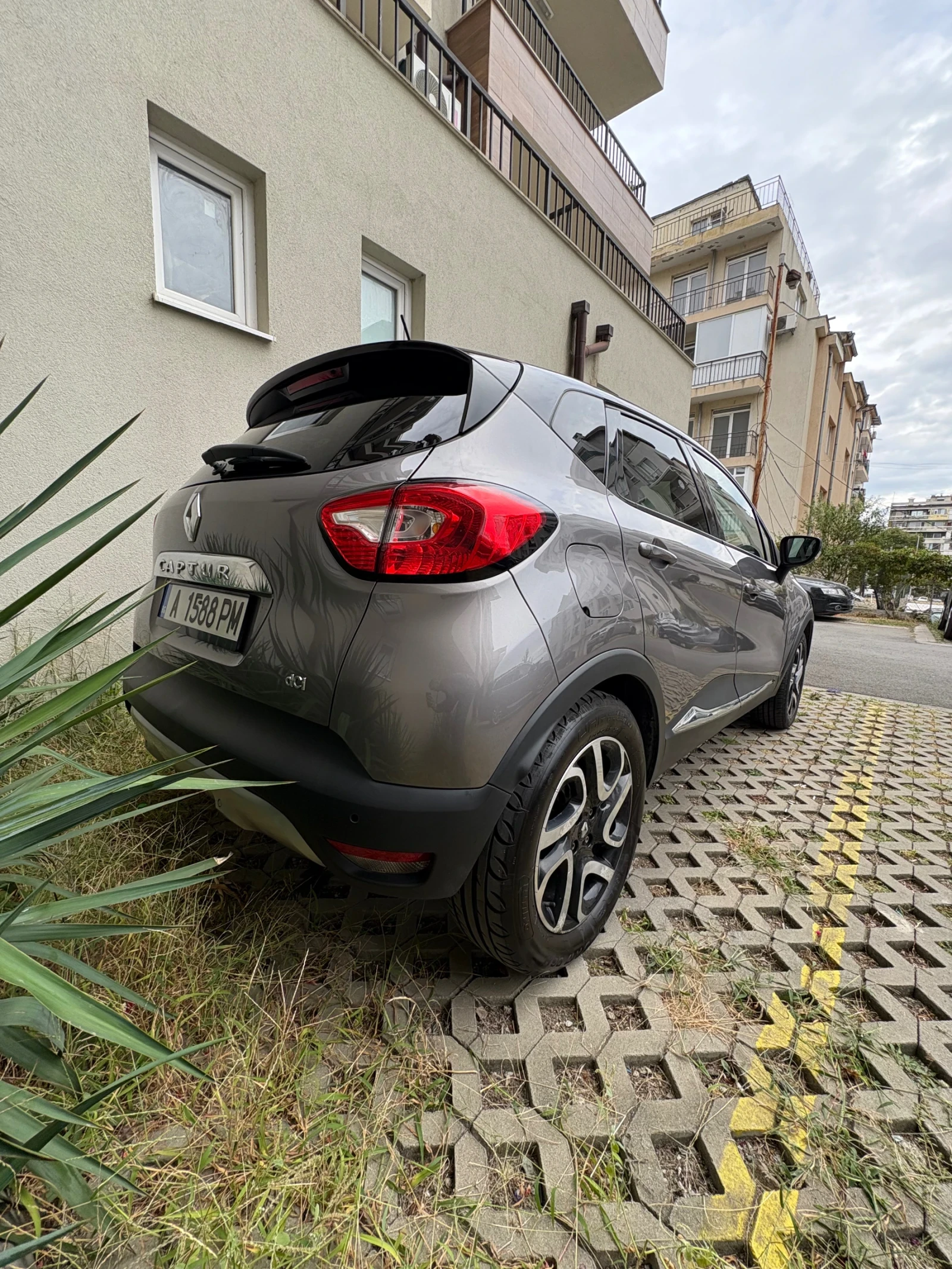 Renault Captur 1.5 dCI, снимка 3 - Автомобили и джипове - 56076620