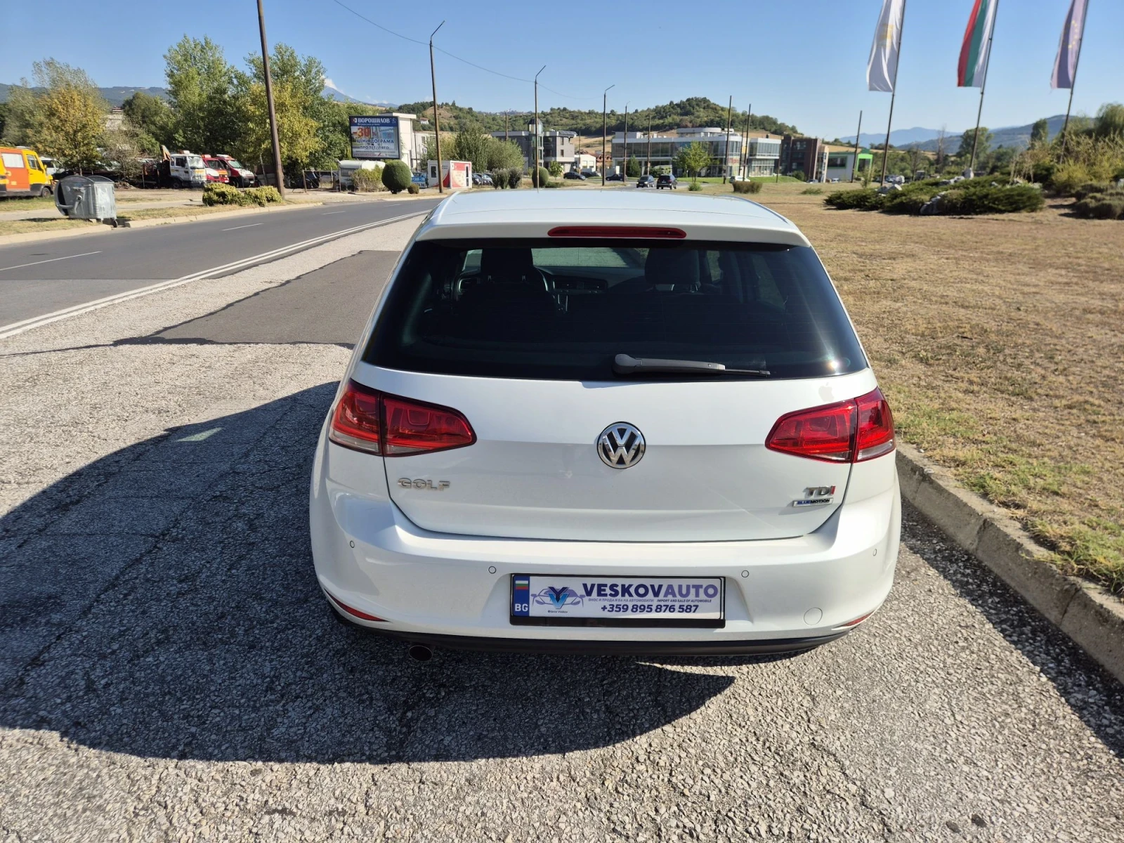 VW Golf 1.6 TDI LOUNGE, снимка 4 - Автомобили и джипове - 56008487