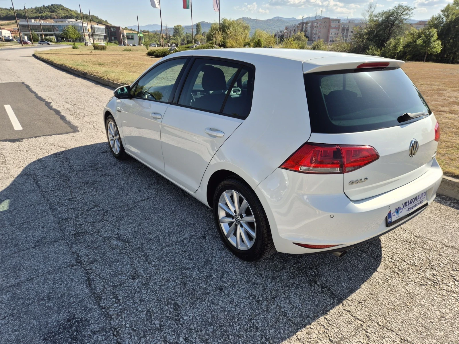VW Golf 1.6 TDI LOUNGE, снимка 5 - Автомобили и джипове - 56008487