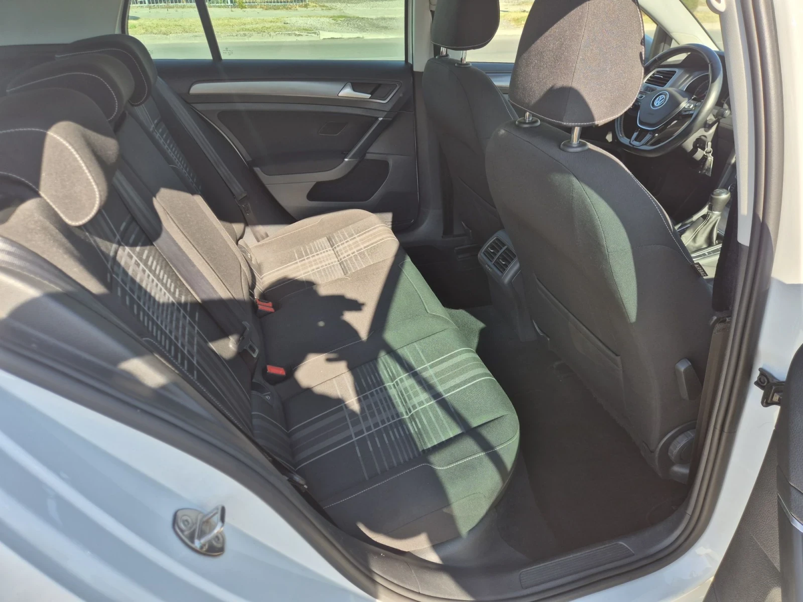 VW Golf 1.6 TDI LOUNGE, снимка 14 - Автомобили и джипове - 56008487