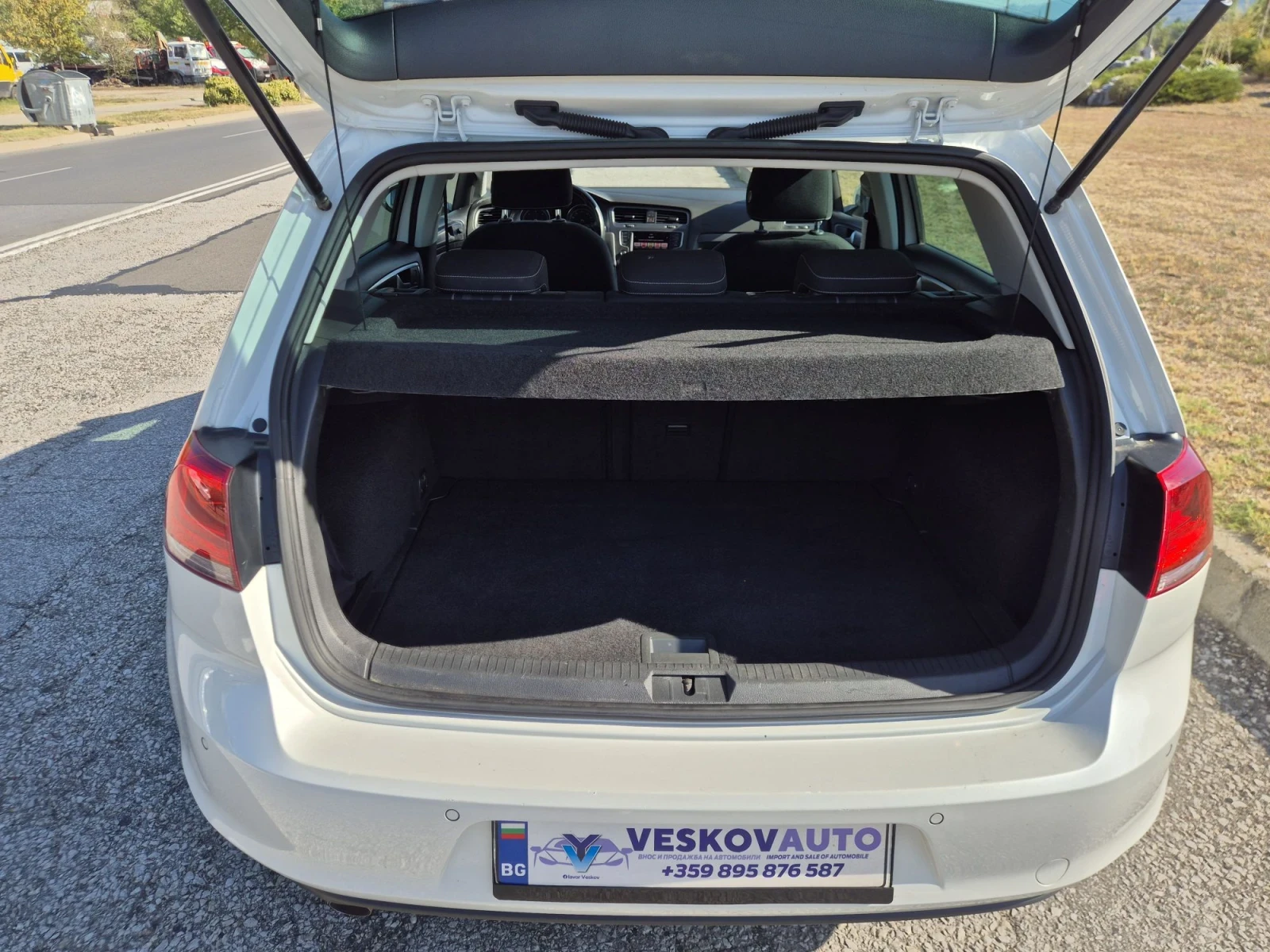 VW Golf 1.6 TDI LOUNGE, снимка 15 - Автомобили и джипове - 56008487