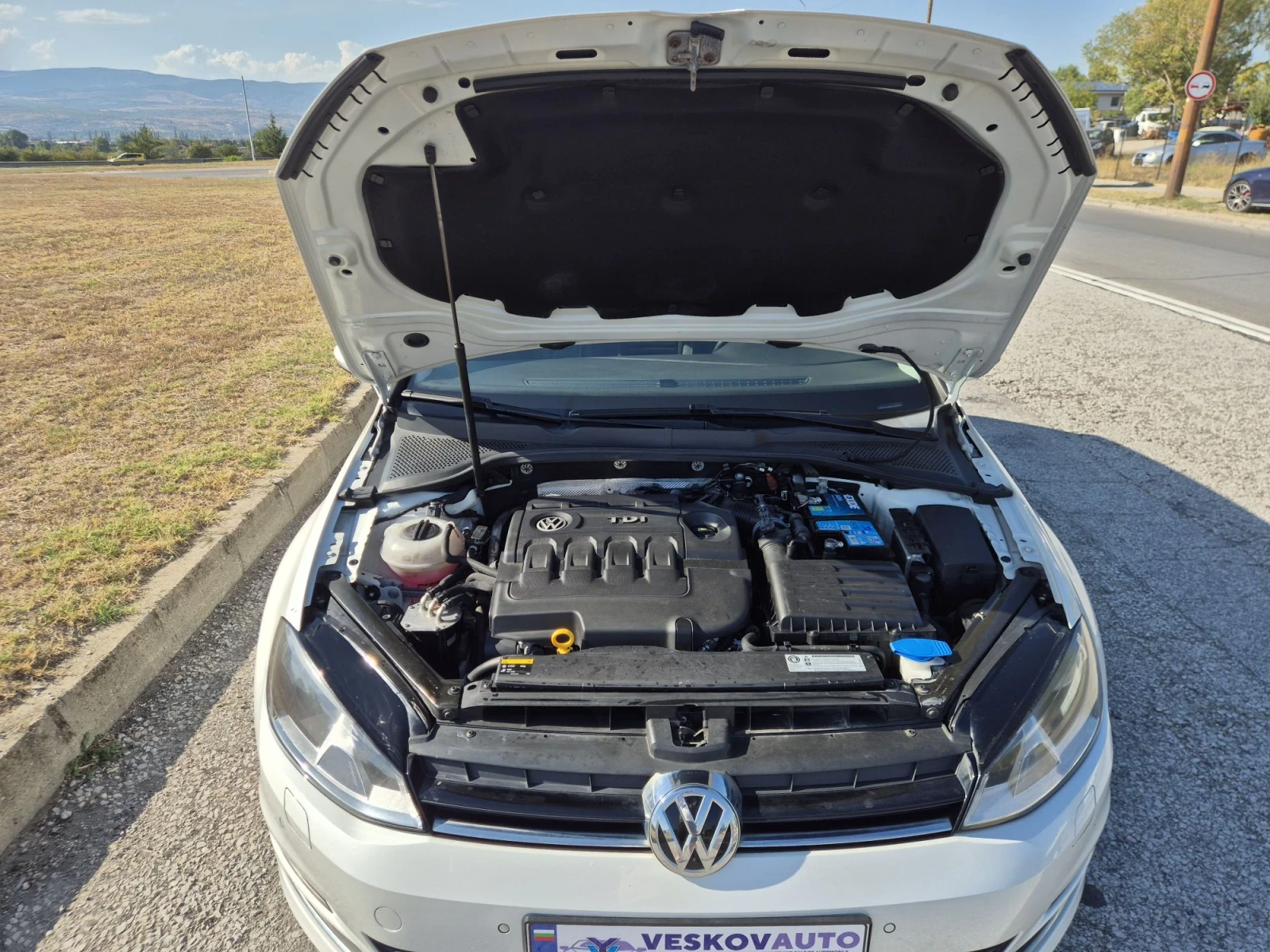 VW Golf 1.6 TDI LOUNGE, снимка 17 - Автомобили и джипове - 56008487