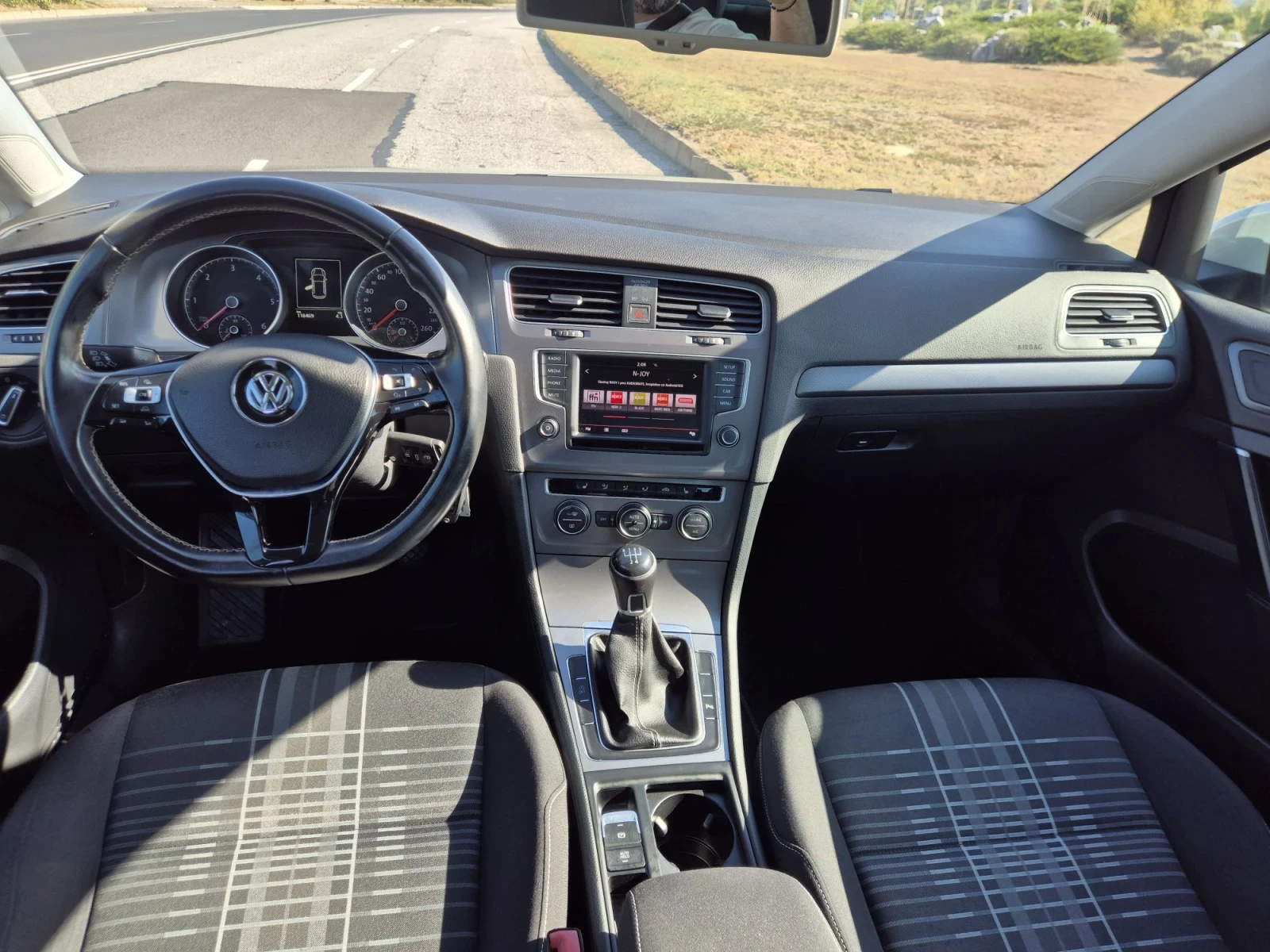 VW Golf 1.6 TDI LOUNGE, снимка 7 - Автомобили и джипове - 56008487