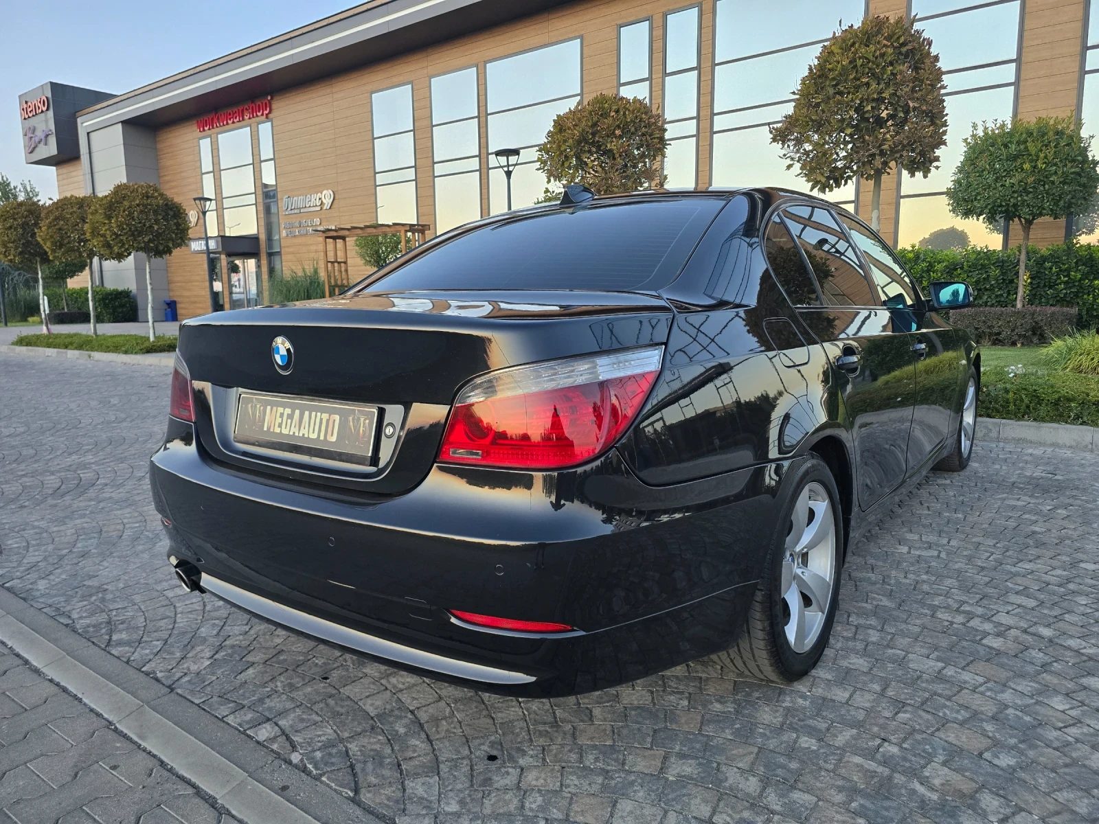 BMW 530 D Facelift.CIC Navi.Shadow line, снимка 4 - Автомобили и джипове - 56012275