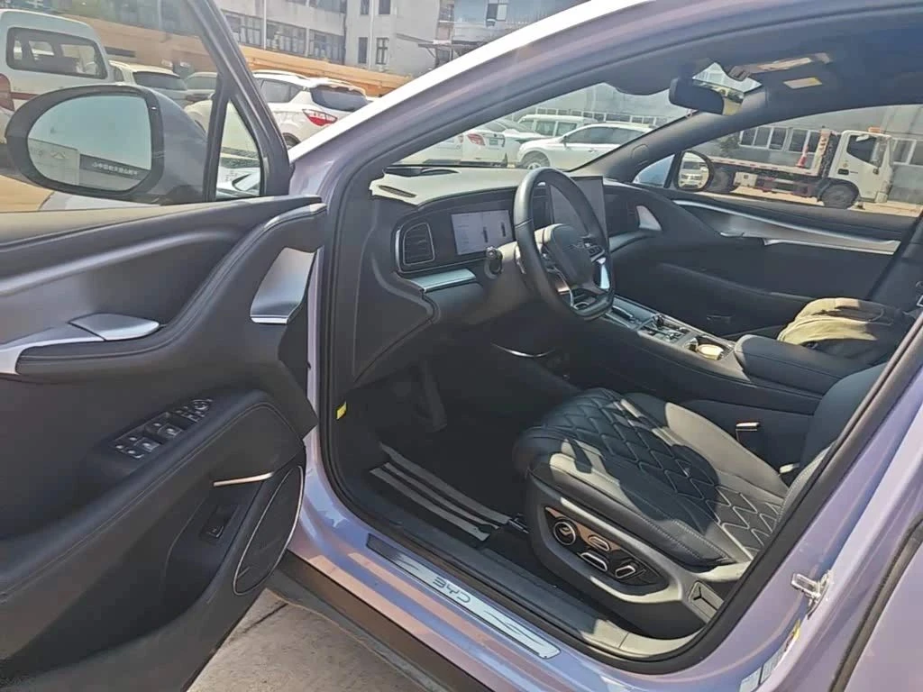 BYD Sealion 7, снимка 12 - Автомобили и джипове - 56685061