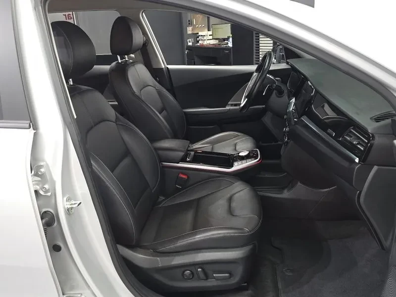 Kia Niro САМО 30% АВАНС, снимка 11 - Автомобили и джипове - 56489196