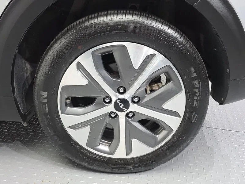 Kia Niro САМО 30% АВАНС, снимка 5 - Автомобили и джипове - 56489196