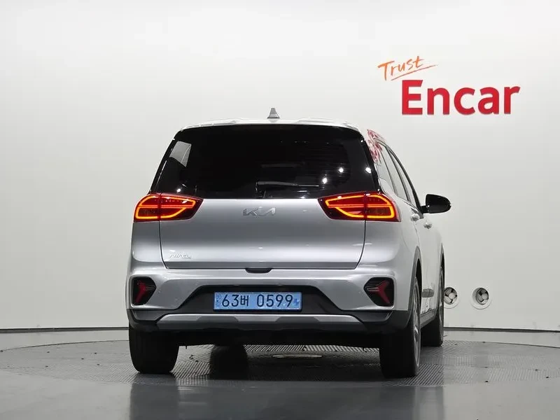 Kia Niro САМО 30% АВАНС, снимка 4 - Автомобили и джипове - 56489196