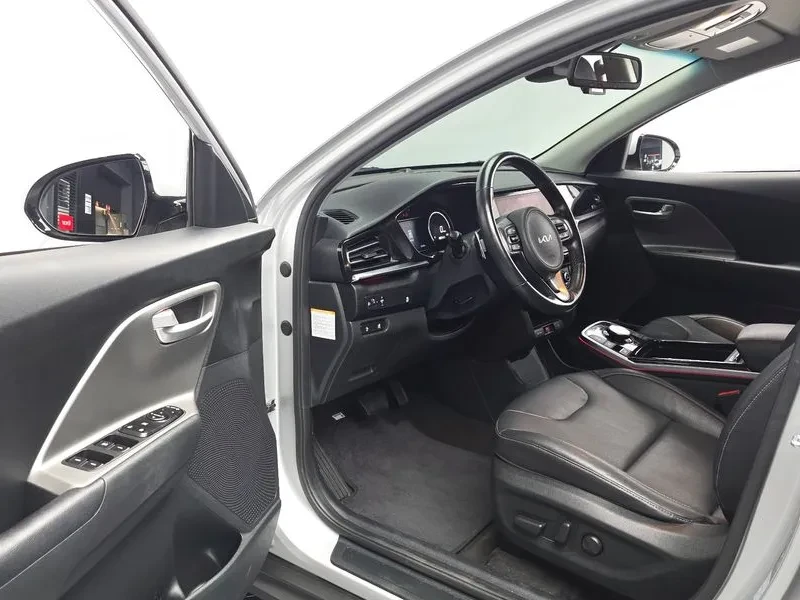 Kia Niro САМО 30% АВАНС, снимка 10 - Автомобили и джипове - 56489196