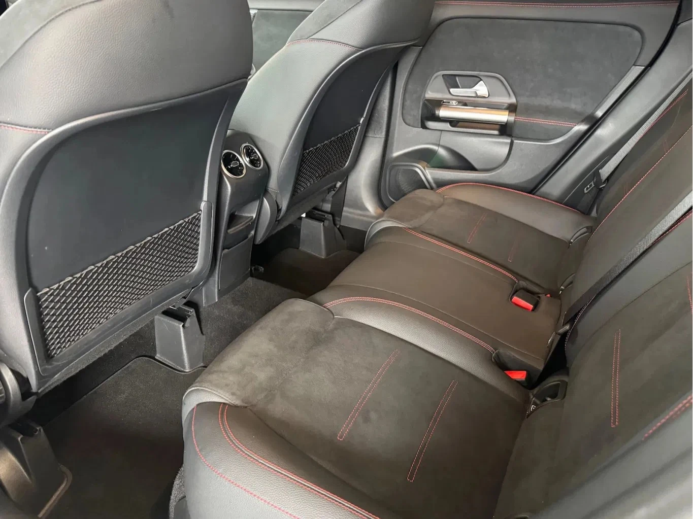 Mercedes-Benz GLA 250e AMG Line - изображение 9