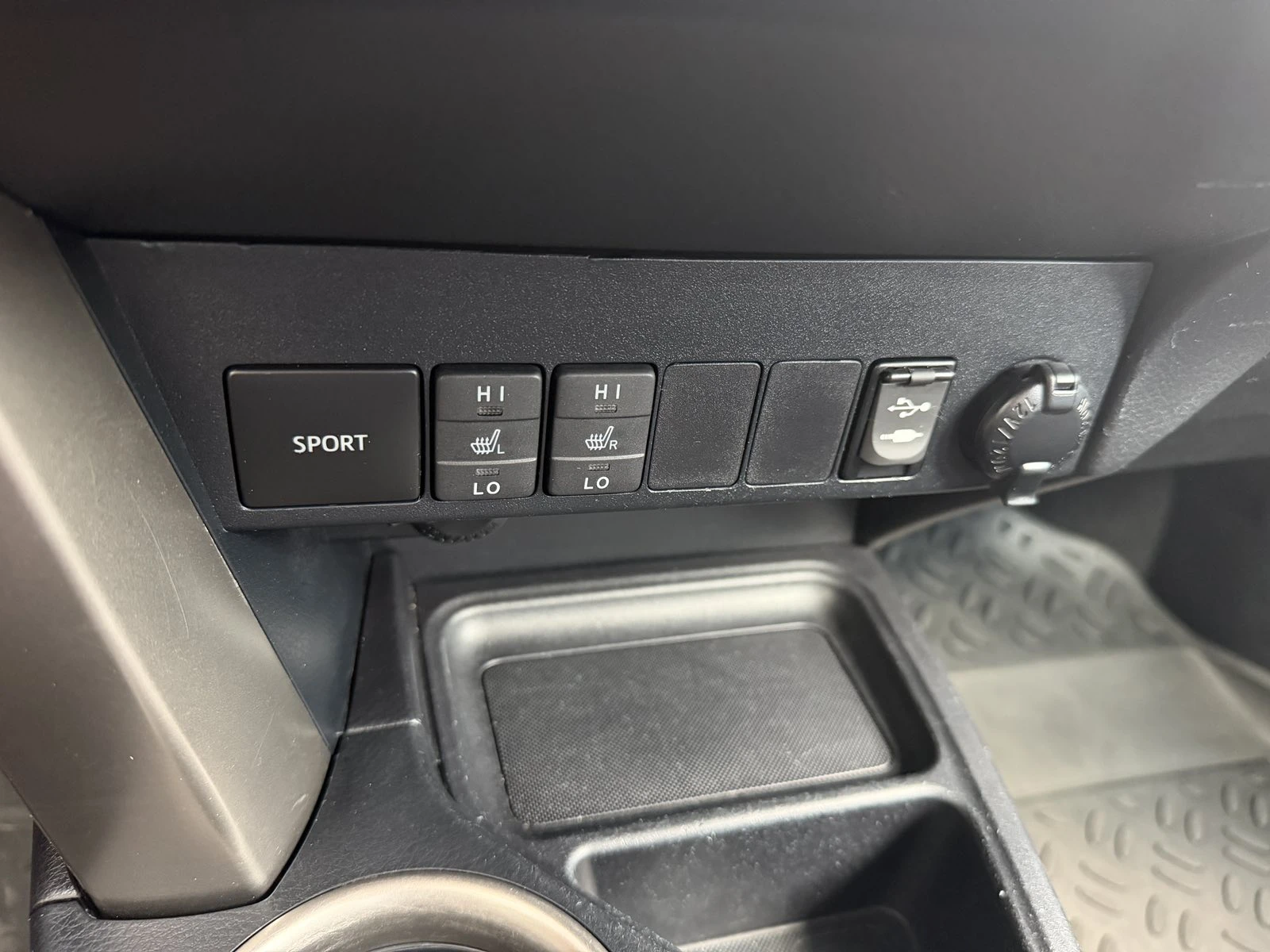 Toyota Rav4 2.2D4D 4X4 НАВИ КОЖА, снимка 11 - Автомобили и джипове - 55639047