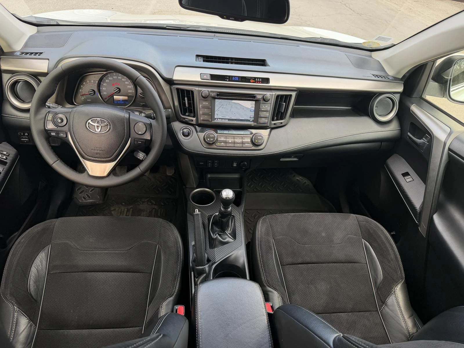 Toyota Rav4 2.2D4D 4X4 НАВИ КОЖА, снимка 7 - Автомобили и джипове - 55639047