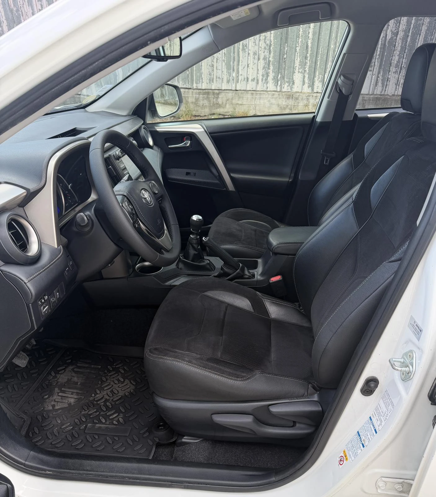 Toyota Rav4 2.2D4D 4X4 НАВИ КОЖА, снимка 6 - Автомобили и джипове - 55639047