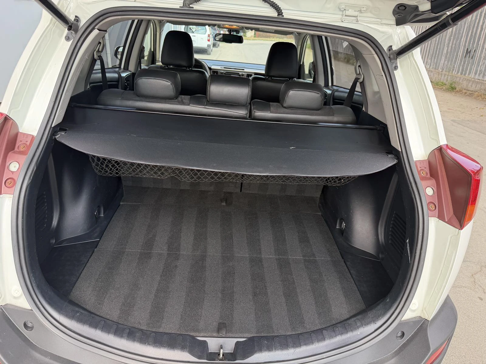 Toyota Rav4 2.2D4D 4X4 НАВИ КОЖА, снимка 13 - Автомобили и джипове - 55639047