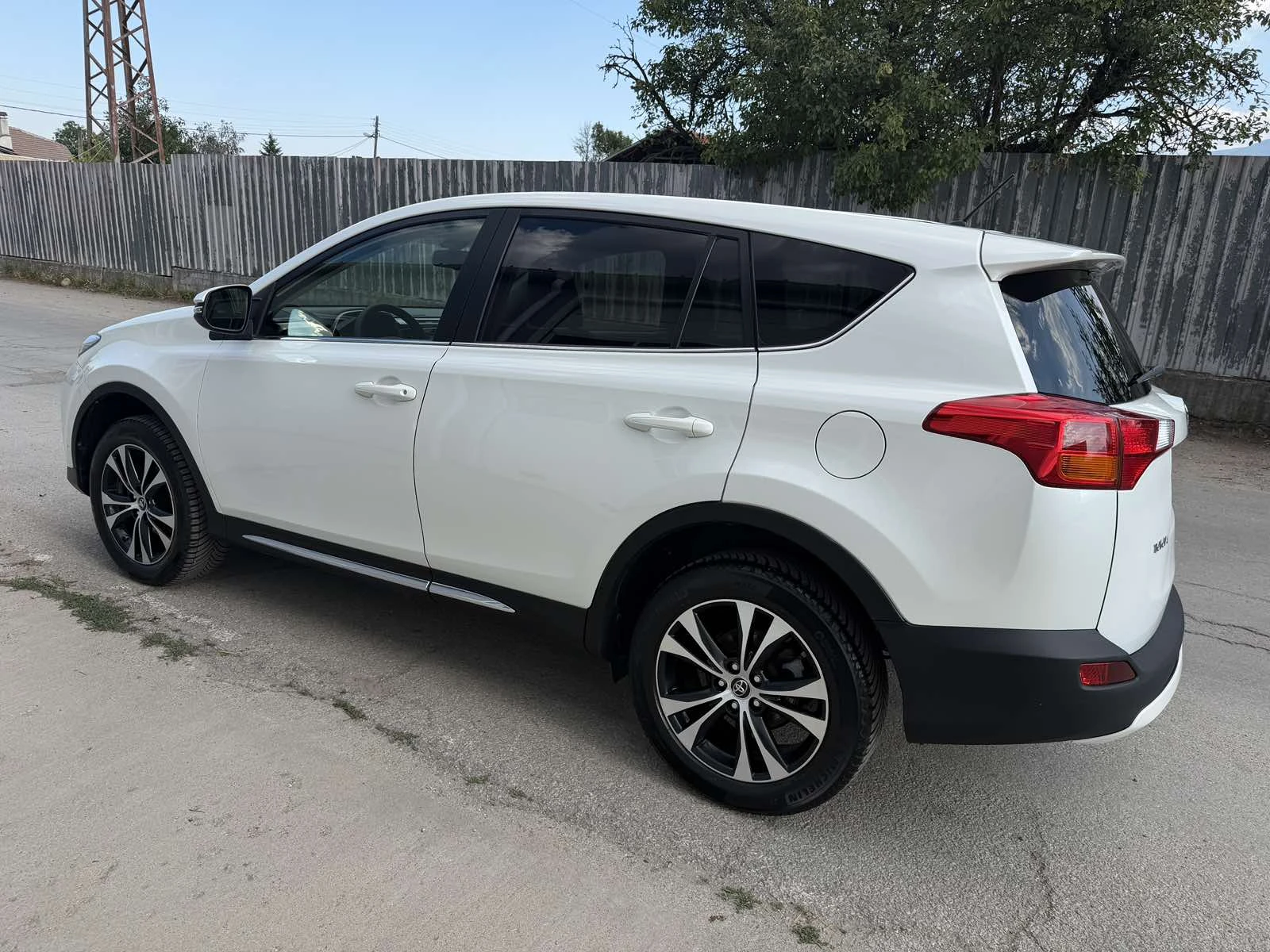 Toyota Rav4 2.2D4D 4X4 НАВИ КОЖА, снимка 2 - Автомобили и джипове - 55639047