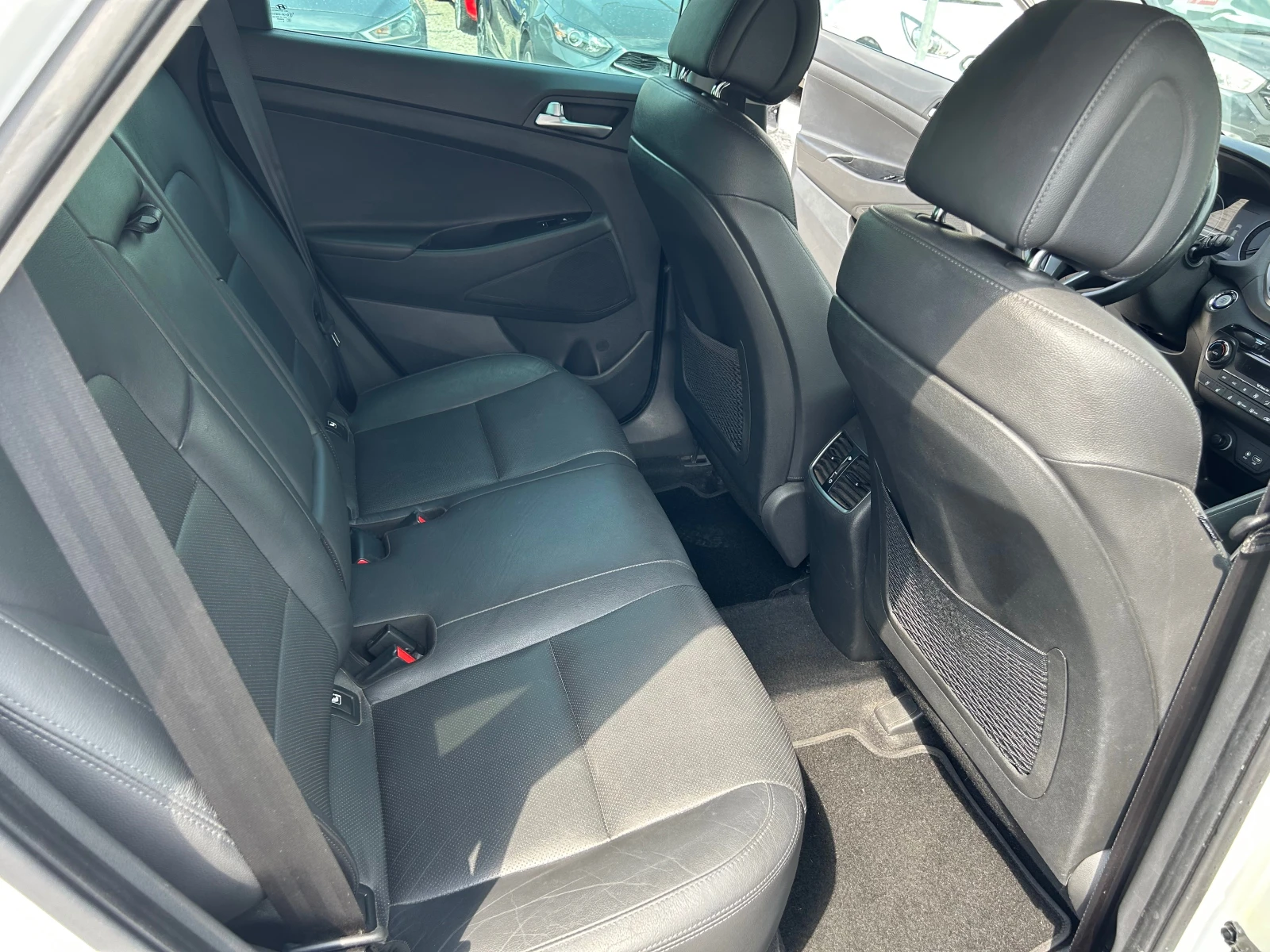 Hyundai Tucson 2.OCRDI EURO6B 4X4 FULL, снимка 12 - Автомобили и джипове - 55651890