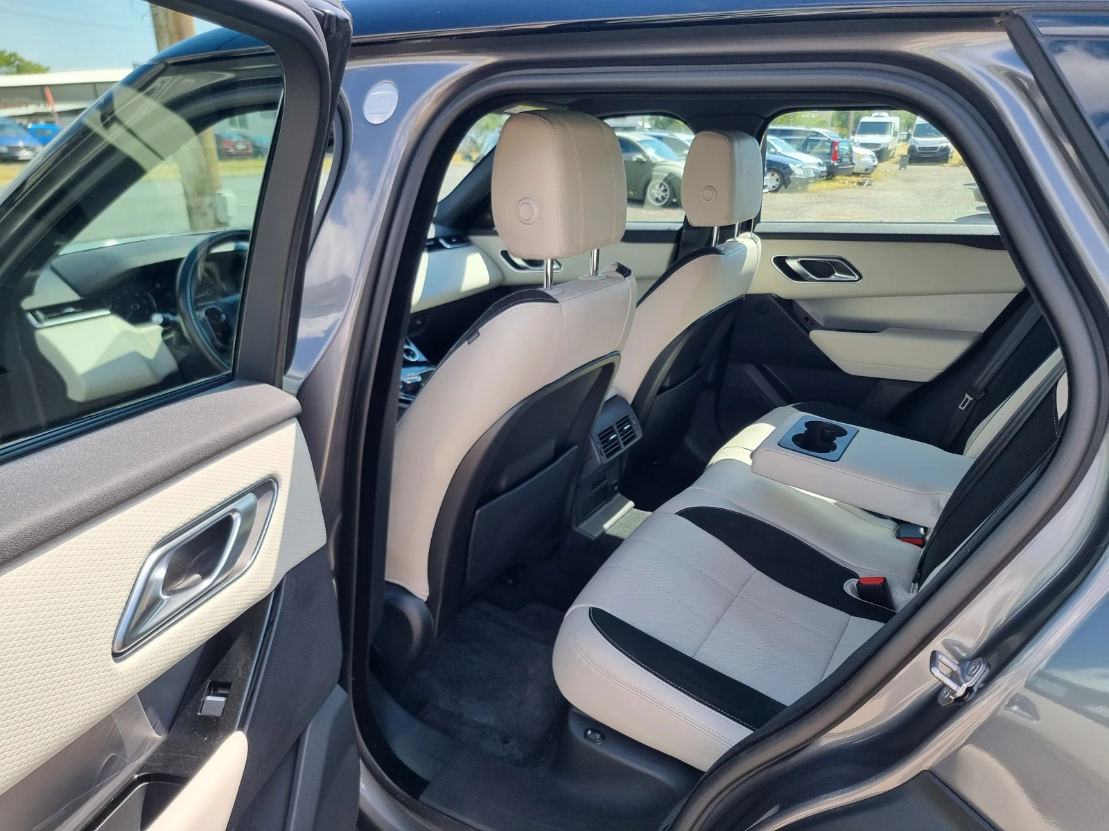 Land Rover Range Rover Velar 2.0d-R-Dynamic-Navi-Kamera-Euro-6D, снимка 16 - Автомобили и джипове - 56070333