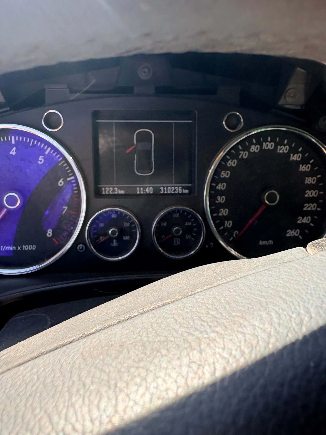 VW Touareg, снимка 5 - Автомобили и джипове - 56446935