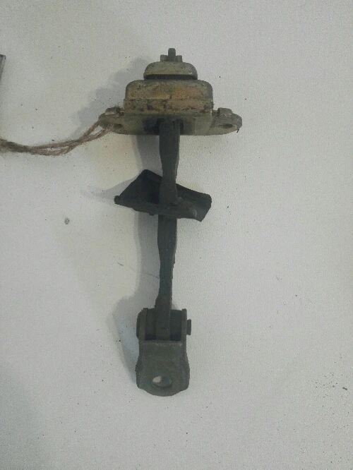 Панта врата ограничителна задна дясна Нисан Алмера Тино