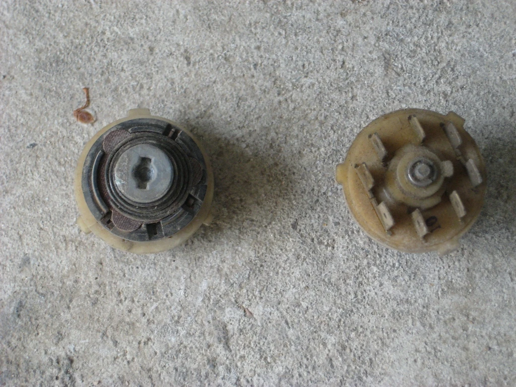 Уреди за арматурно табло от автомобили от соца, снимка 15 - Части - 54173081