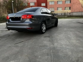 VW Jetta 1.6 TDI BLUEMOTION, снимка 4