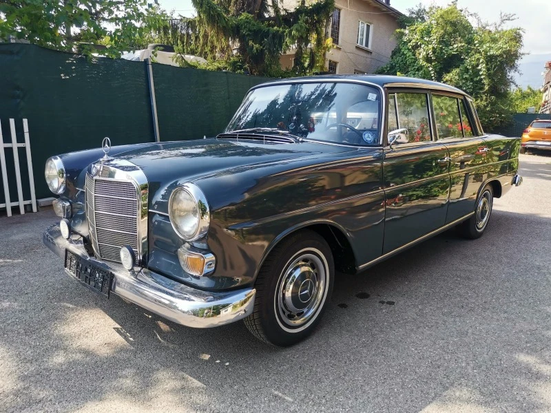 Mercedes-Benz 200 W111-ТОП СЪСТОЯНИЕ, снимка 1 - Автомобили и джипове - 46693491