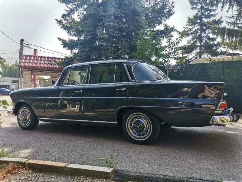 Mercedes-Benz 200 W111-ТОП СЪСТОЯНИЕ, снимка 2 - Автомобили и джипове - 46693491