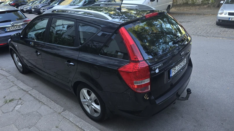 Kia Ceed 1.6 CRDI, снимка 5 - Автомобили и джипове - 52879243