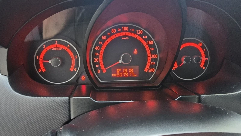 Kia Ceed 1.6 CRDI, снимка 13 - Автомобили и джипове - 52879243