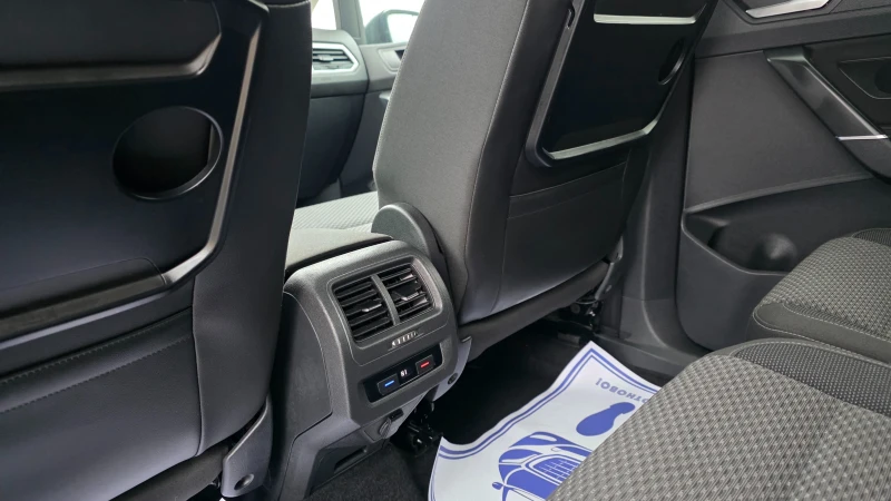 VW Touran KATO ЧИСТО НОВ/1.6d/110hp/7m, снимка 9 - Автомобили и джипове - 53388216