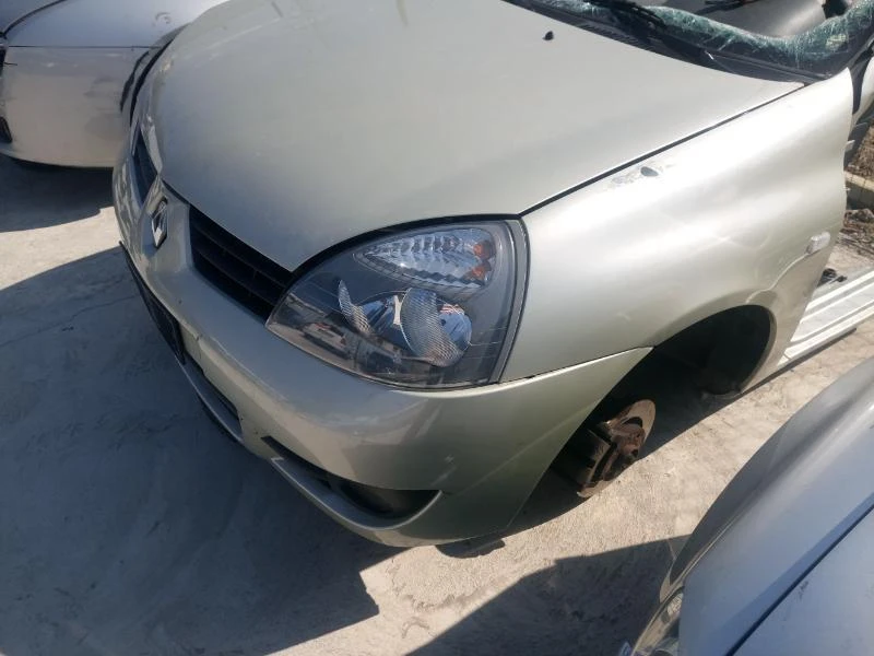 Renault Clio 1.2 i, снимка 2 - Автомобили и джипове - 24596717