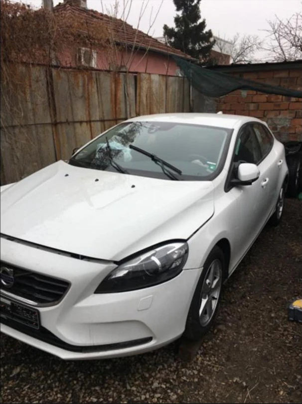 Volvo V40 1.6d,Автоматик,115кс,D2,, снимка 4 - Автомобили и джипове - 26286776