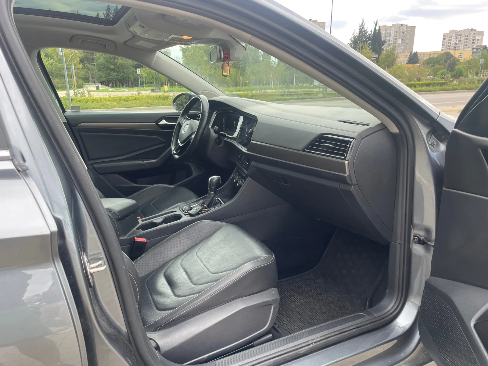 VW Jetta SEL Premium, 1.4T, 88000km , digital cockpit - изображение 9