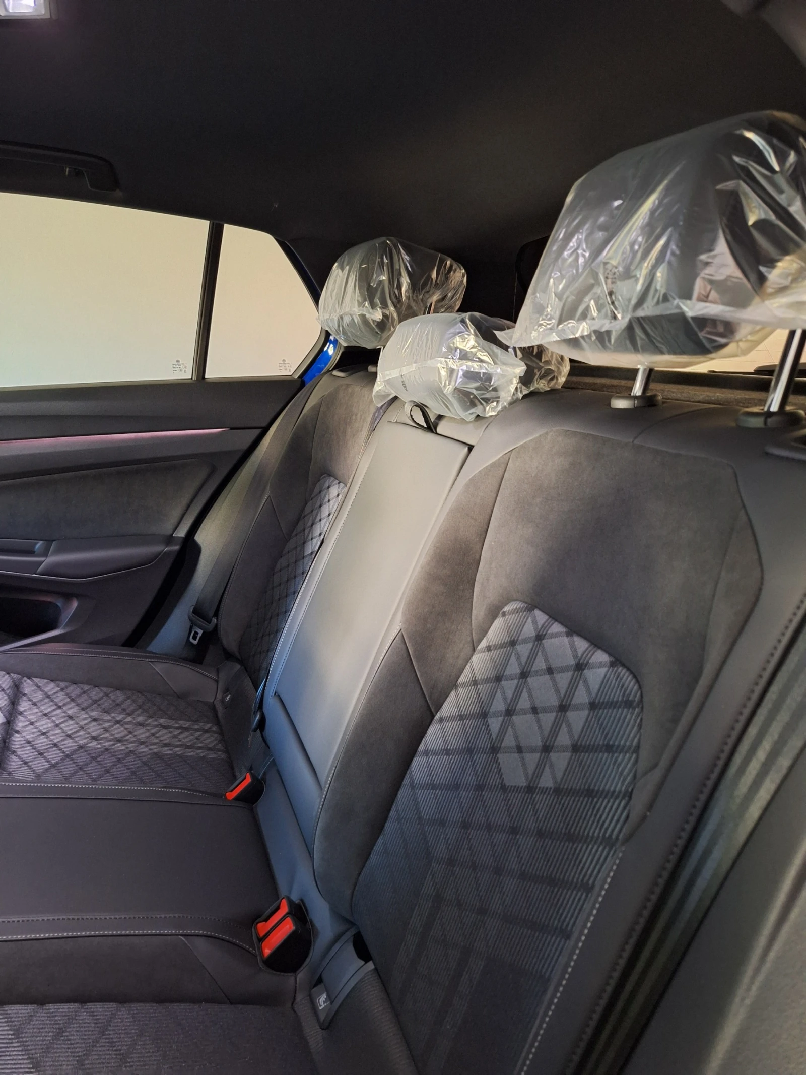 VW Golf 8.5"R-Line Plus* TDI/Black/ NEW Гаранция - изображение 9