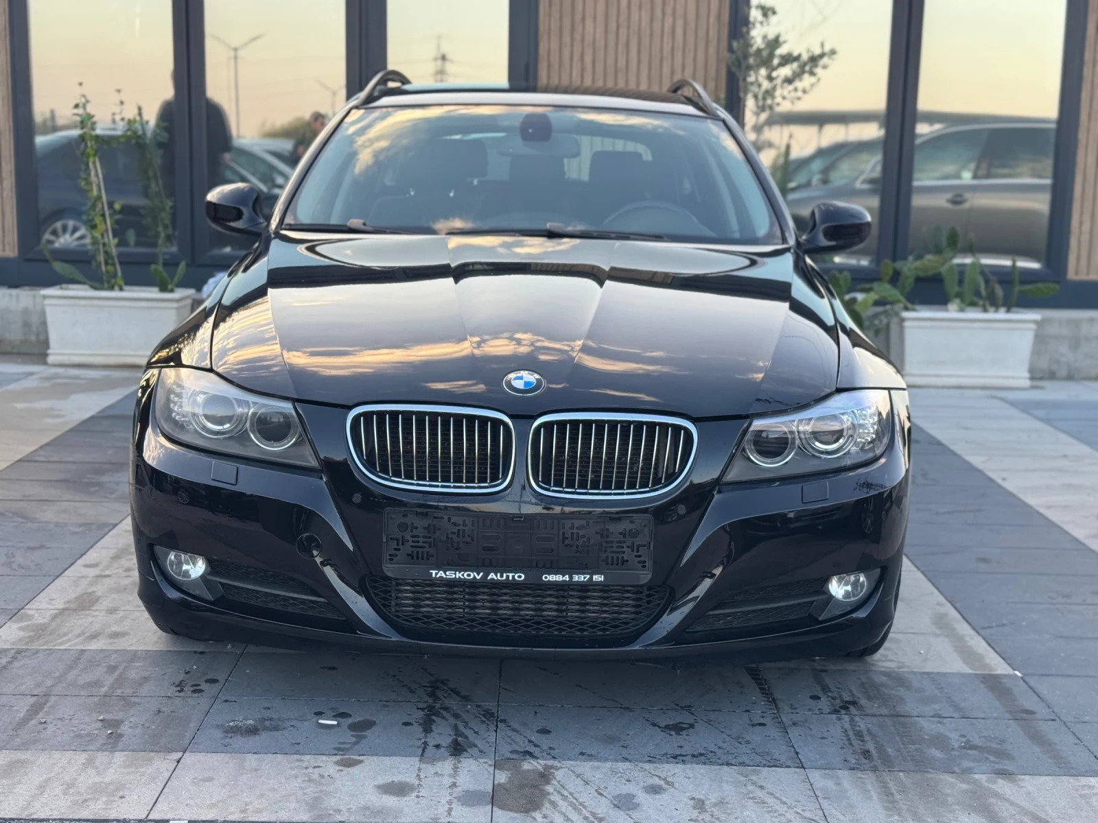 BMW 320 2009 * FACE LIFT*  - изображение 2