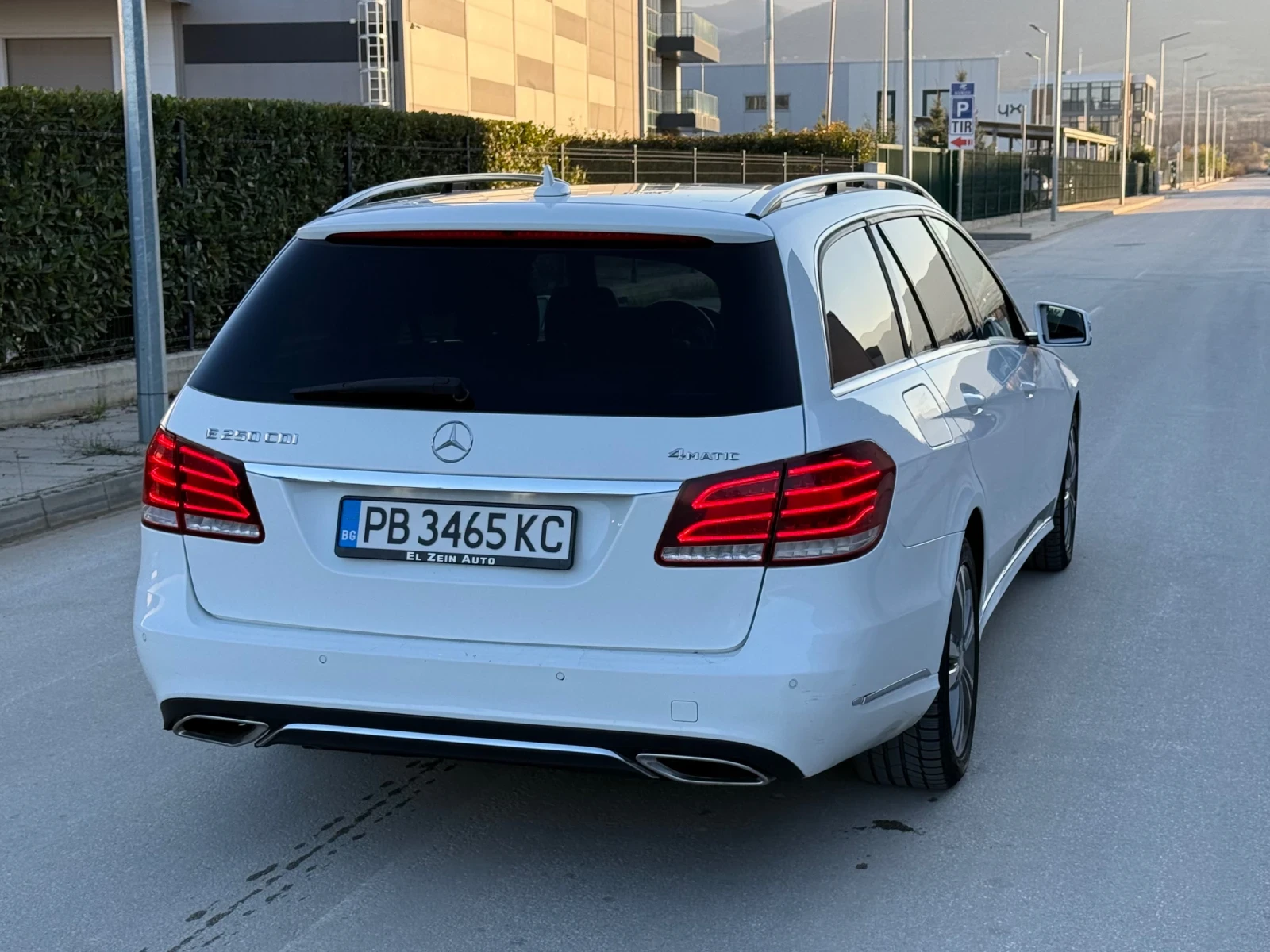 Mercedes-Benz E 250 FACELIFT| 7g-Tronic| ПАНОРАМА| ОБДУХВАНЕ| ПЪЛ.СЕРВ, снимка 3 - Автомобили и джипове - 53972518