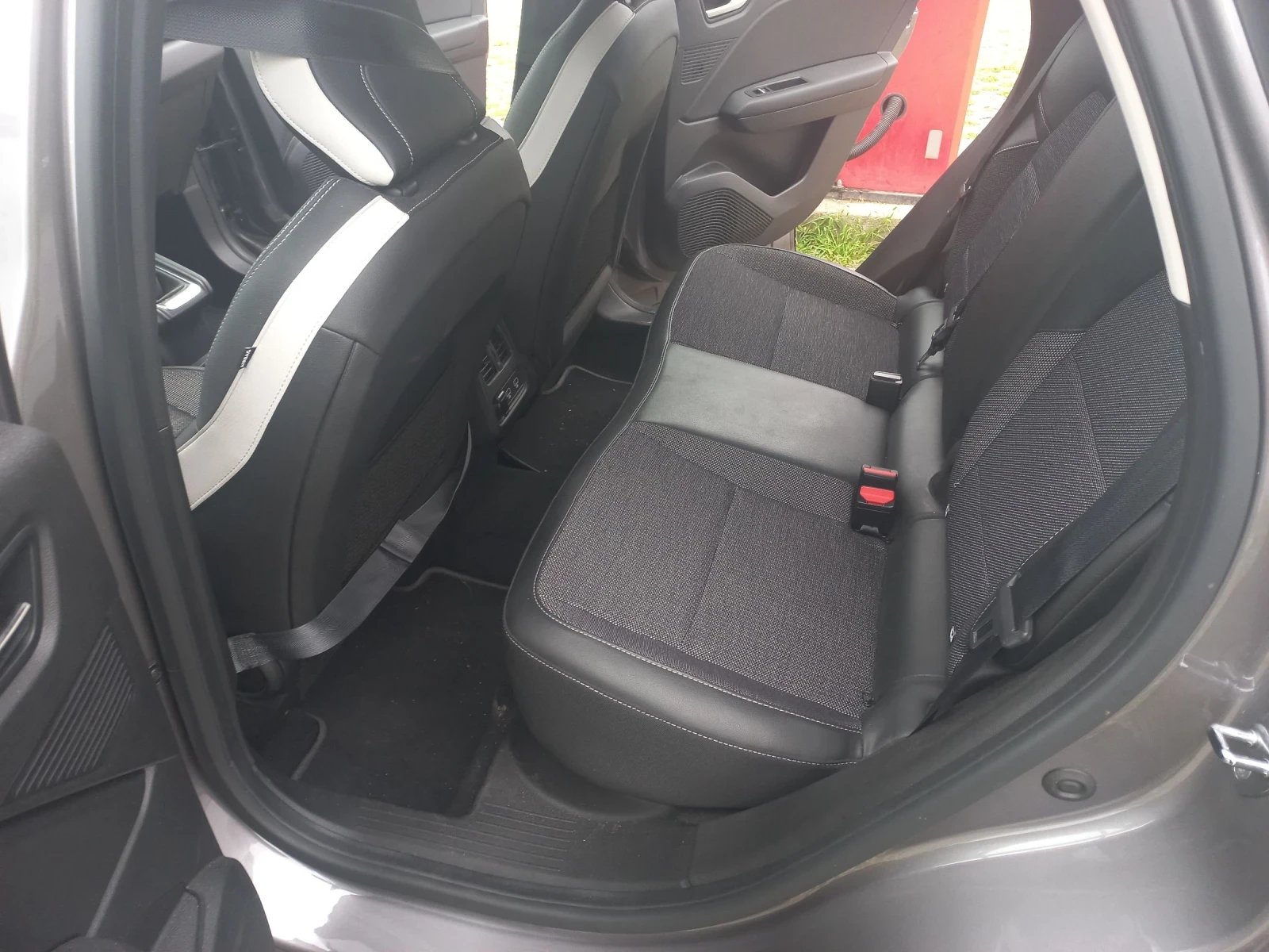 Renault Captur 1.5, снимка 6 - Автомобили и джипове - 54396264