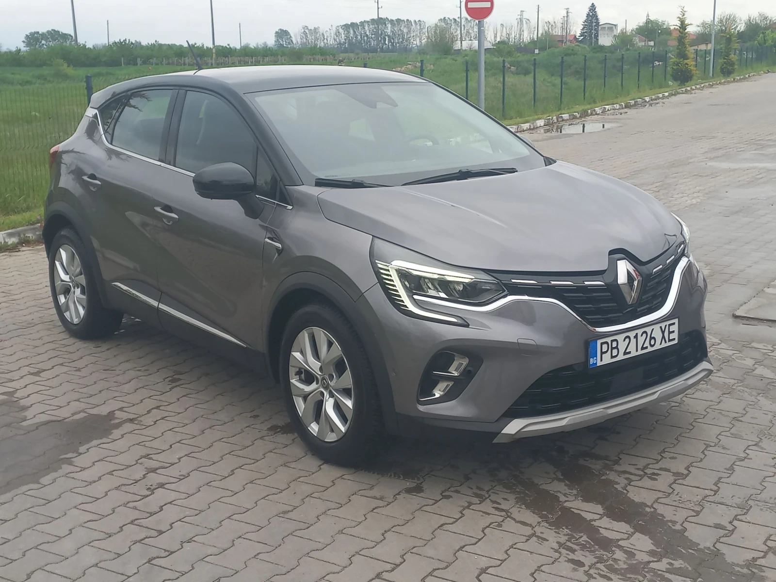 Renault Captur 1.5, снимка 2 - Автомобили и джипове - 54396264